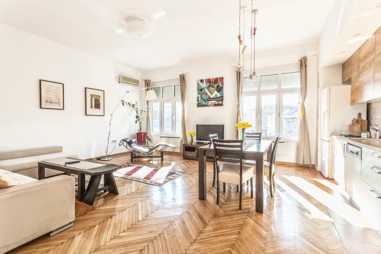 99 Muses Apartments Dordegol Buitenkant foto